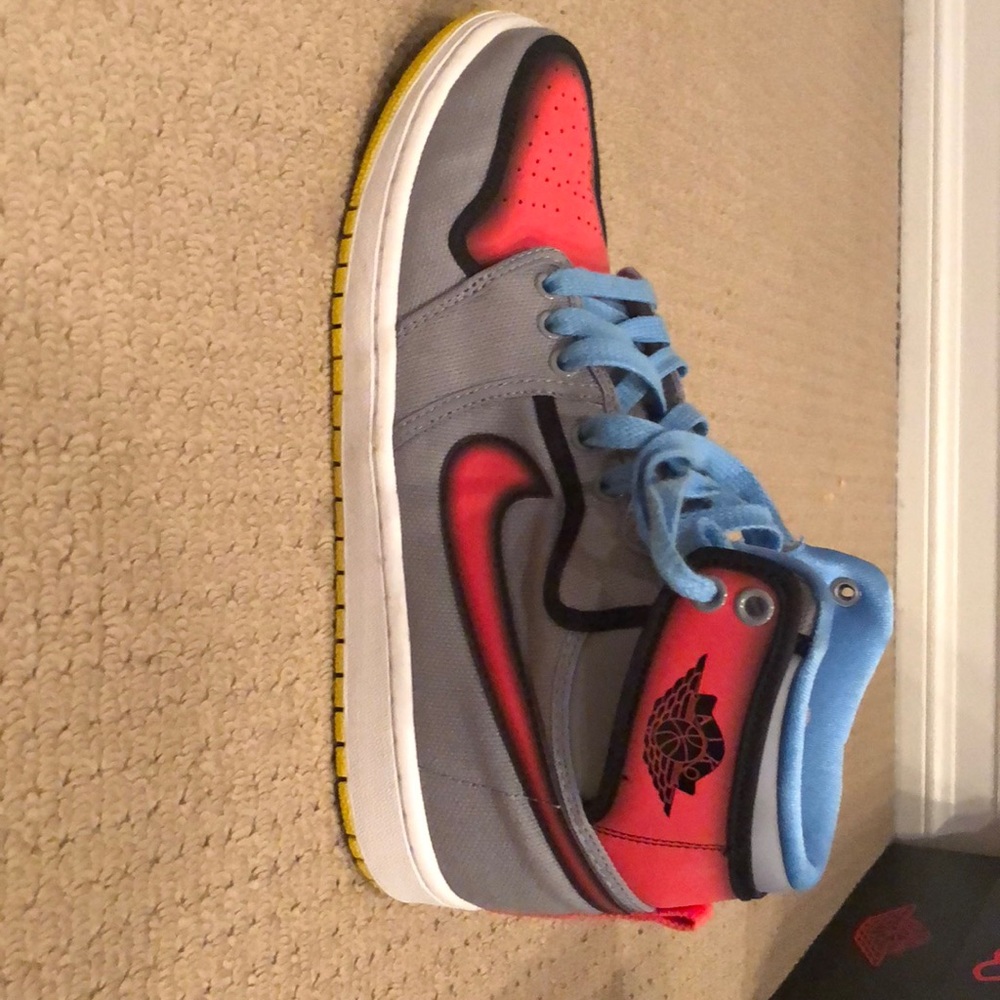 Sneakers